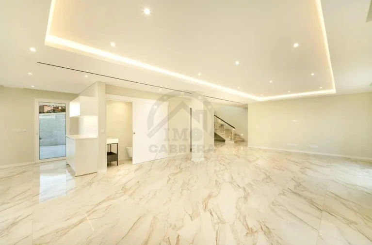 Moradia T4 para Venda em Funchal (Santa Maria Maior) Foto 3