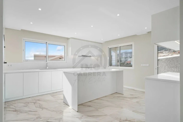 Moradia T4 para Venda em Funchal (Santa Maria Maior) Foto 4