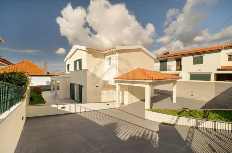 Moradia T4 para Venda em Funchal (Santa Maria Maior) Foto 31