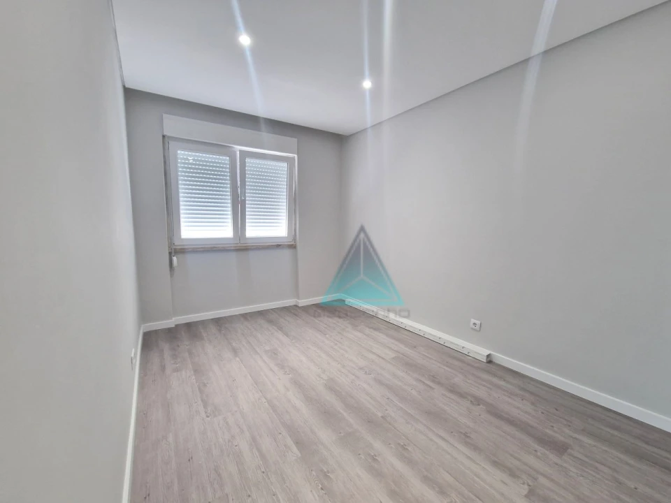 Apartamento T2 para Venda em Seixal, Arrentela e Aldeia de Paio Pires Foto 2