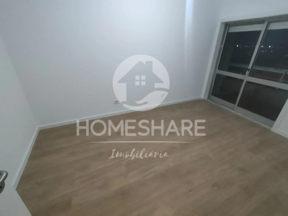 Apartamento T3 para Venda em Fânzeres e São Pedro da Cova Foto 13