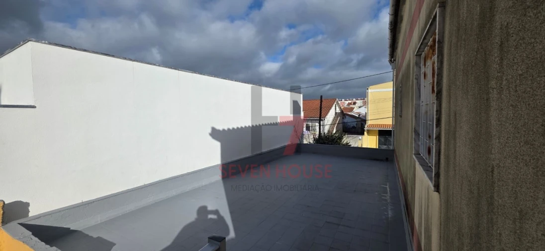 Moradia T6 para Venda em Ramada e Caneças Foto 12