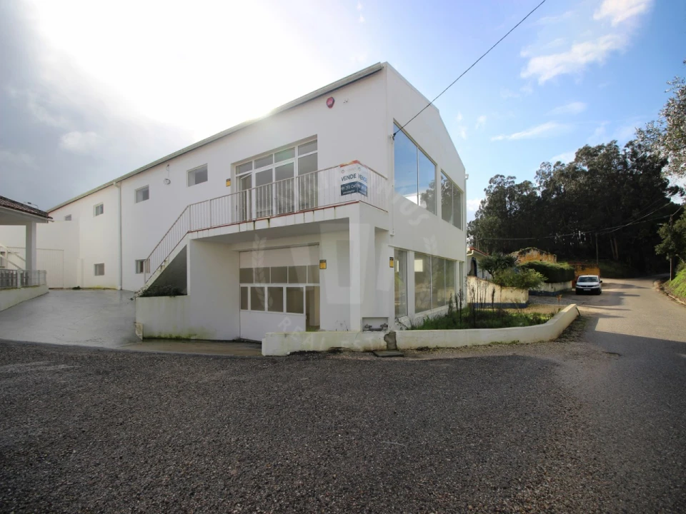 Armazém para Venda em Salir de Matos Foto 1