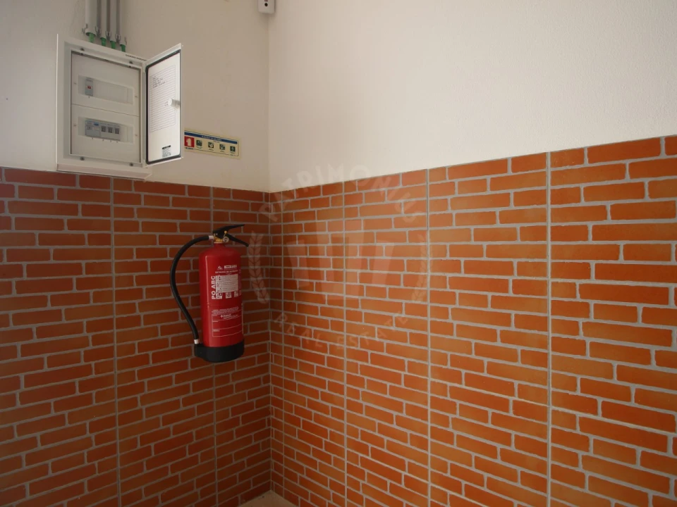 Armazém para Venda em Salir de Matos Foto 21