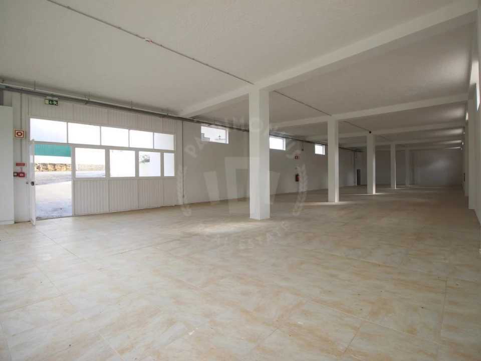 Armazém para Venda em Salir de Matos Foto 29