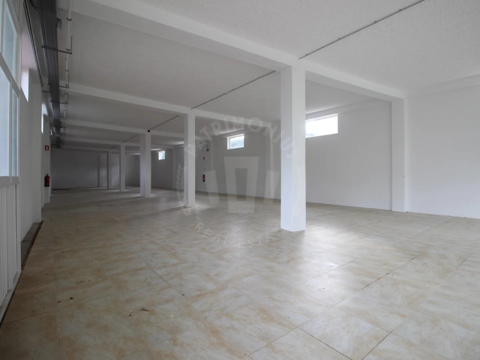 Armazém para Venda em Salir de Matos Foto 30