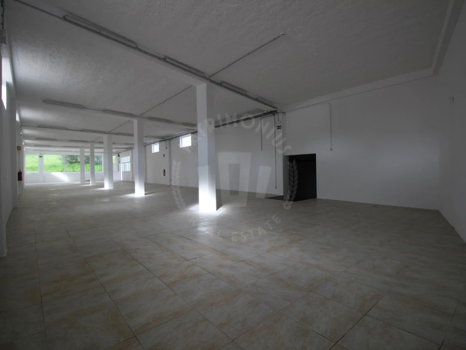 Armazém para Venda em Salir de Matos Foto 31