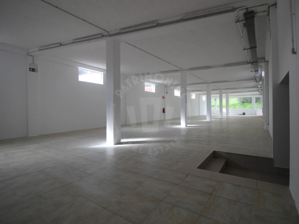 Armazém para Venda em Salir de Matos Foto 32