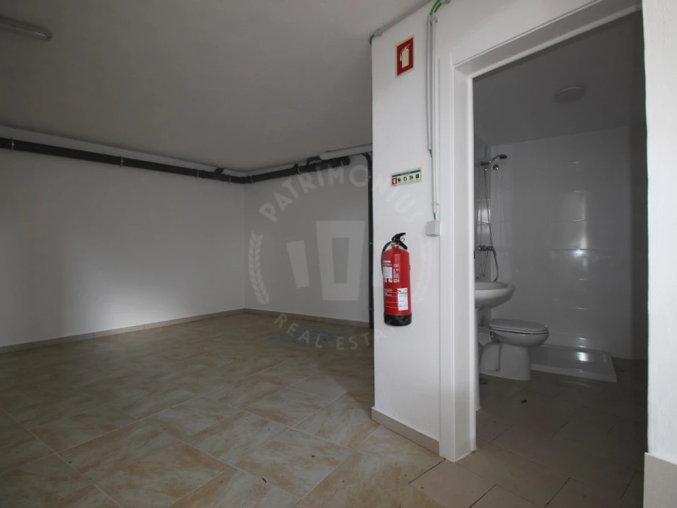 Armazém para Venda em Salir de Matos Foto 34