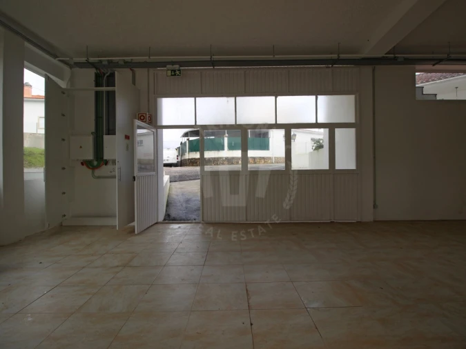 Armazém para Venda em Salir de Matos Foto 35