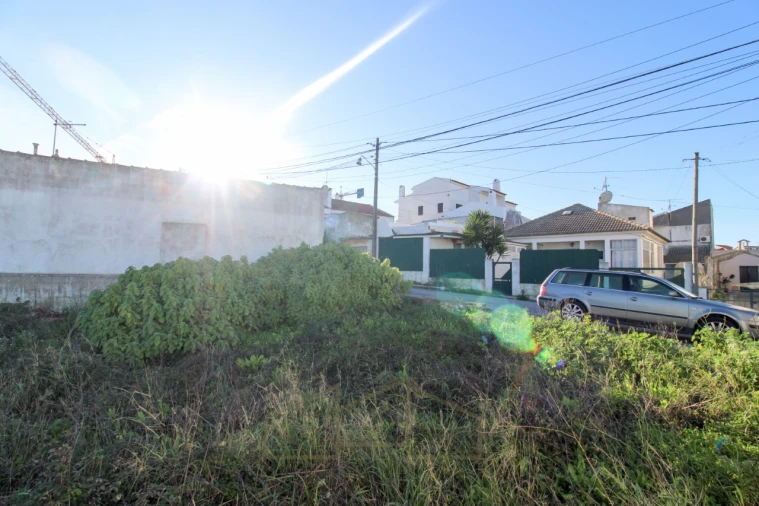 Terreno para Venda em Charneca de Caparica e Sobreda Foto 6