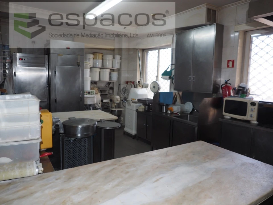 Loja para Venda em Sacavém e Prior Velho Foto 8