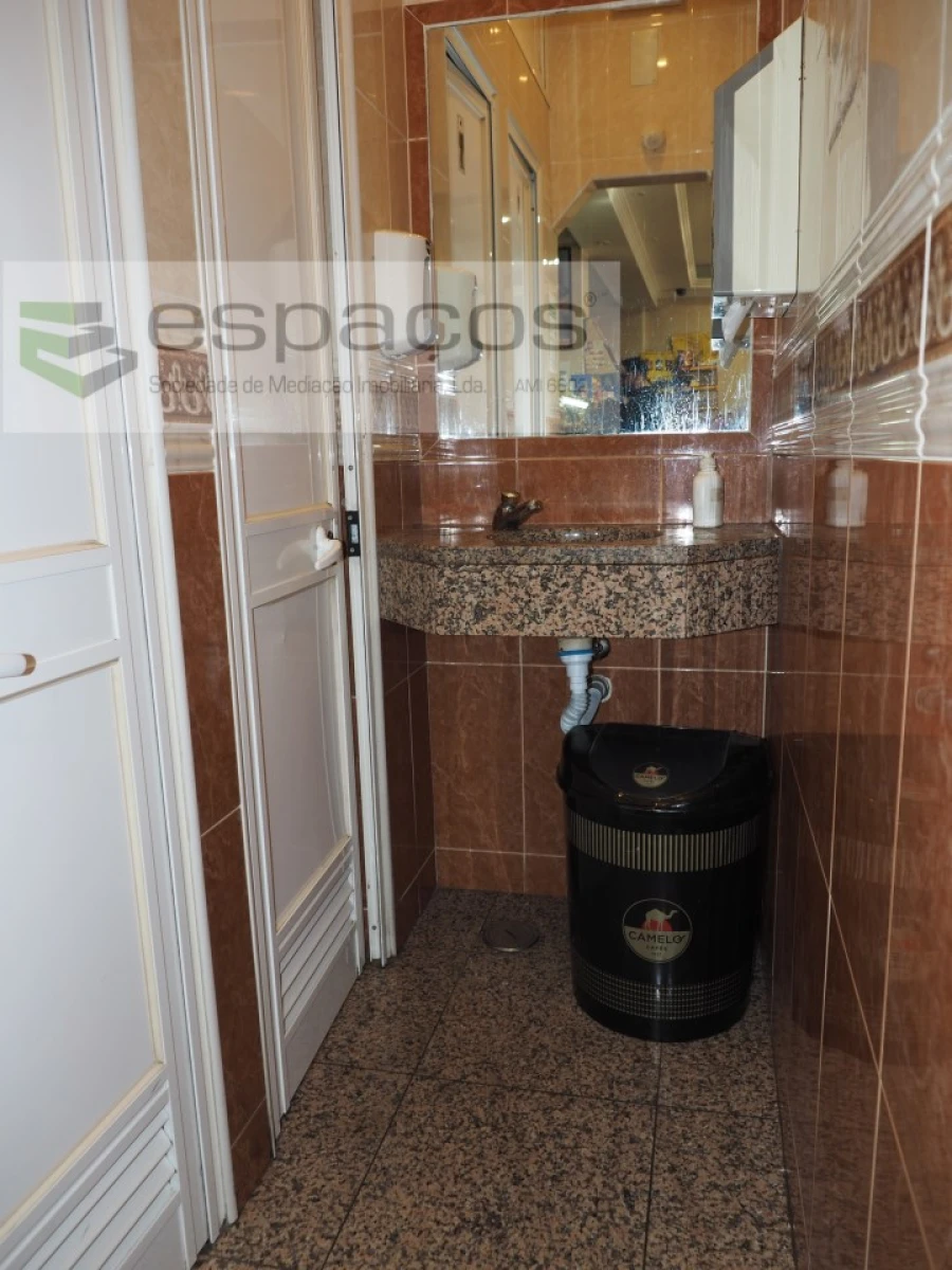 Loja para Venda em Sacavém e Prior Velho Foto 11