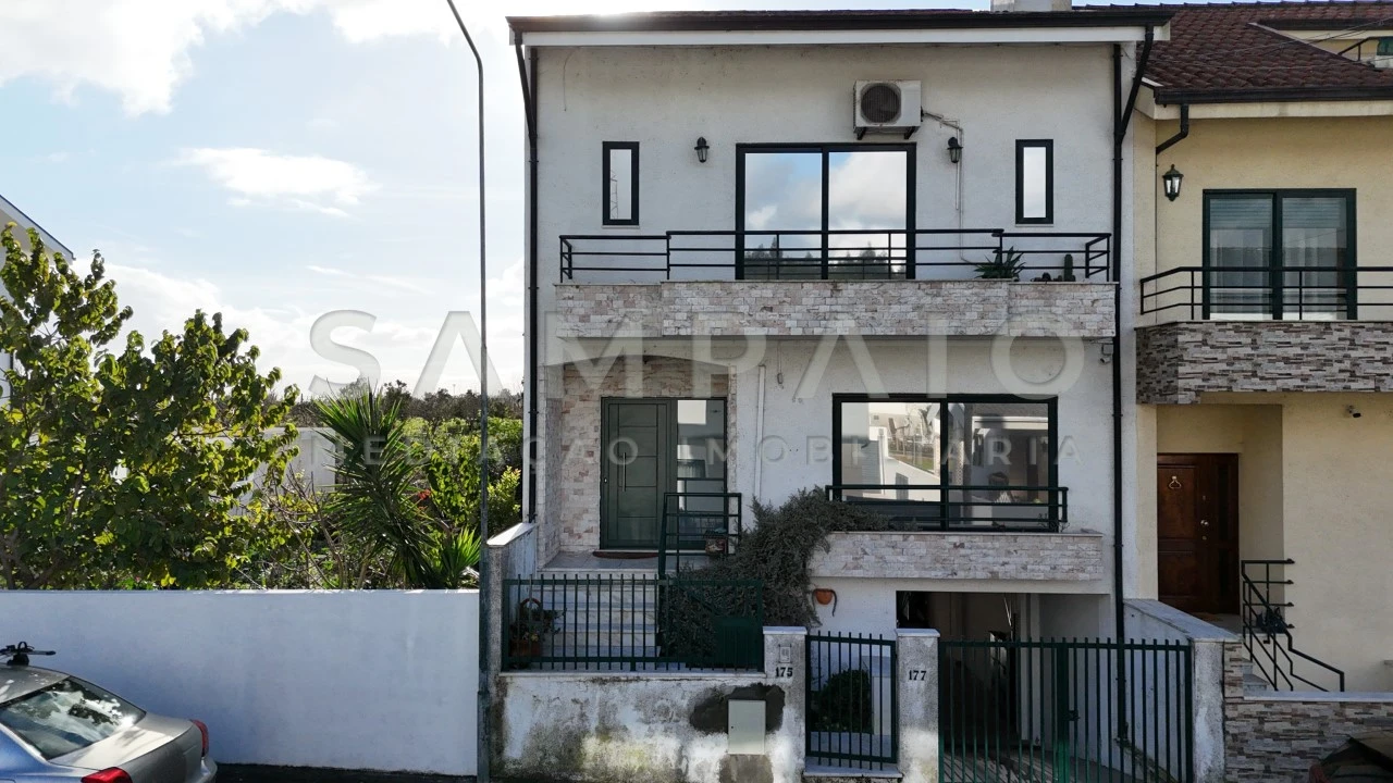 Moradia T3 para Venda em Fânzeres e São Pedro da Cova Foto 1