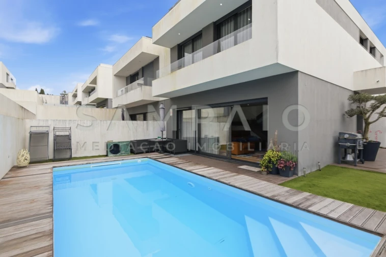 Moradia T3 para Venda em Fânzeres e São Pedro da Cova Foto 1