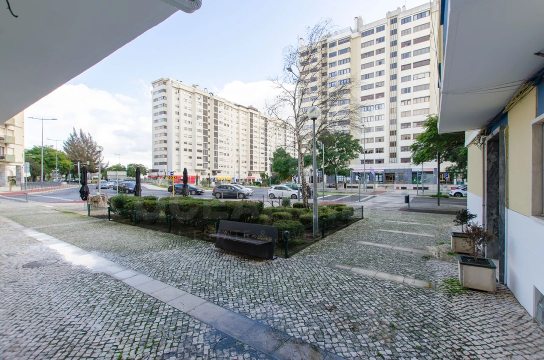 Apartamento T1 para Venda em Sacavém e Prior Velho Foto 15
