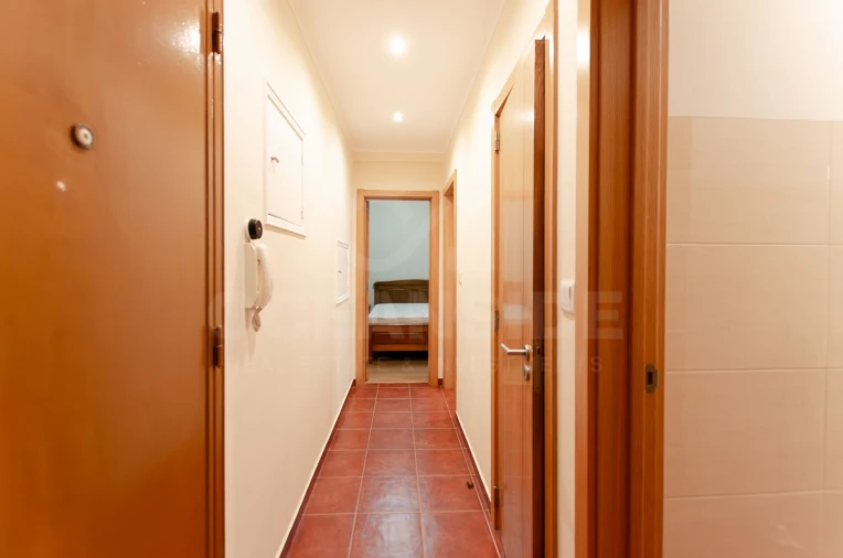 Apartamento T1 para Venda em Sacavém e Prior Velho Foto 6