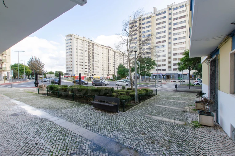 Apartamento T1 para Venda em Sacavém e Prior Velho Foto 15