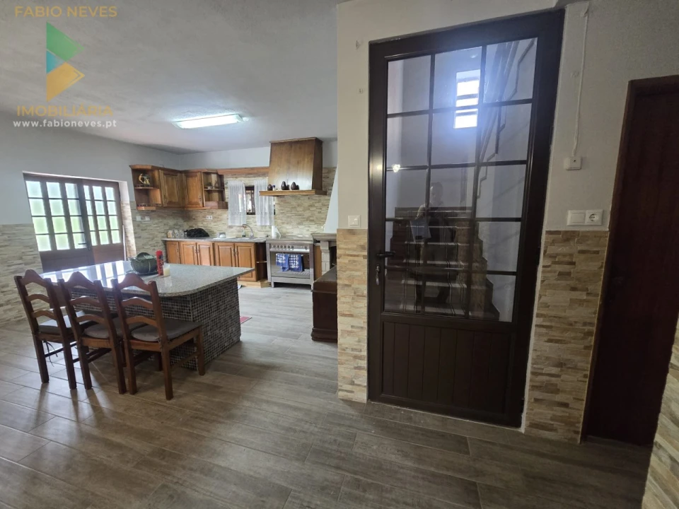 Moradia T5 para Venda em Guilhadeses e Santar Foto 9