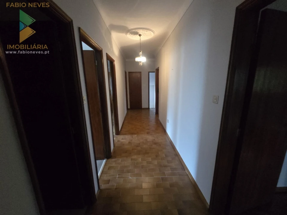 Moradia T5 para Venda em Guilhadeses e Santar Foto 14