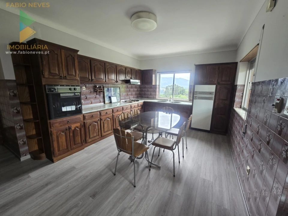 Moradia T5 para Venda em Guilhadeses e Santar Foto 18