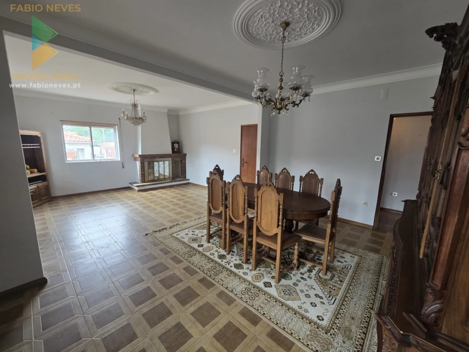 Moradia T5 para Venda em Guilhadeses e Santar Foto 21