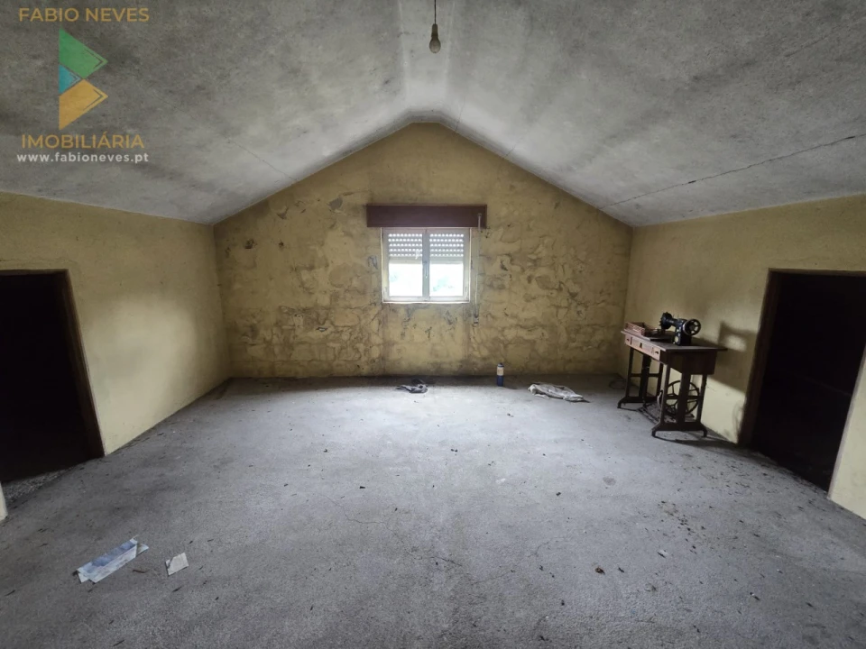 Moradia T5 para Venda em Guilhadeses e Santar Foto 25