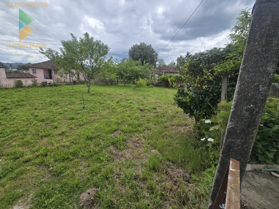 Moradia T5 para Venda em Guilhadeses e Santar Foto 27