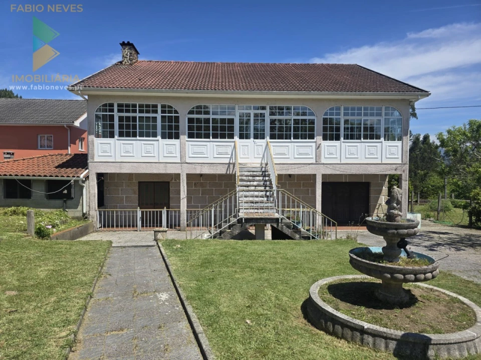 Moradia T5 para Venda em Guilhadeses e Santar Foto 1