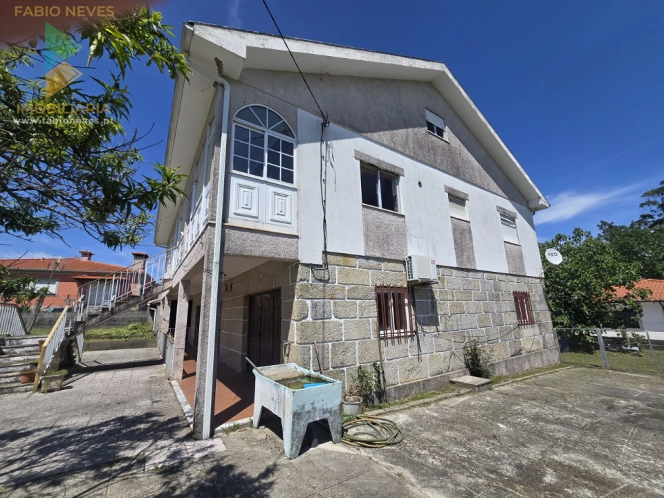 Moradia T5 para Venda em Guilhadeses e Santar Foto 3