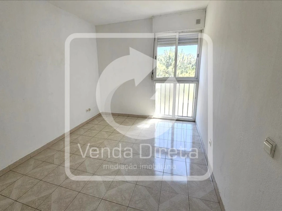 Apartamento T2 para Venda em Corroios Foto 13