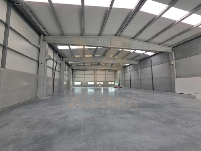 Armazém para Arrendamento em Gemieira