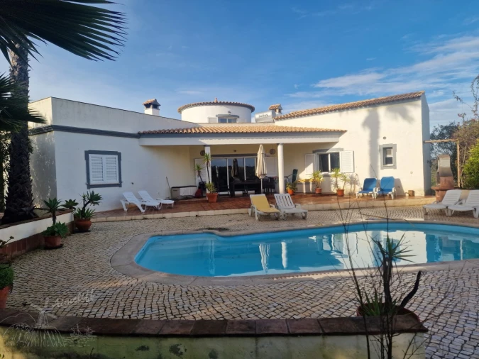 Moradia T3 para Venda em Moncarapacho e Fuseta