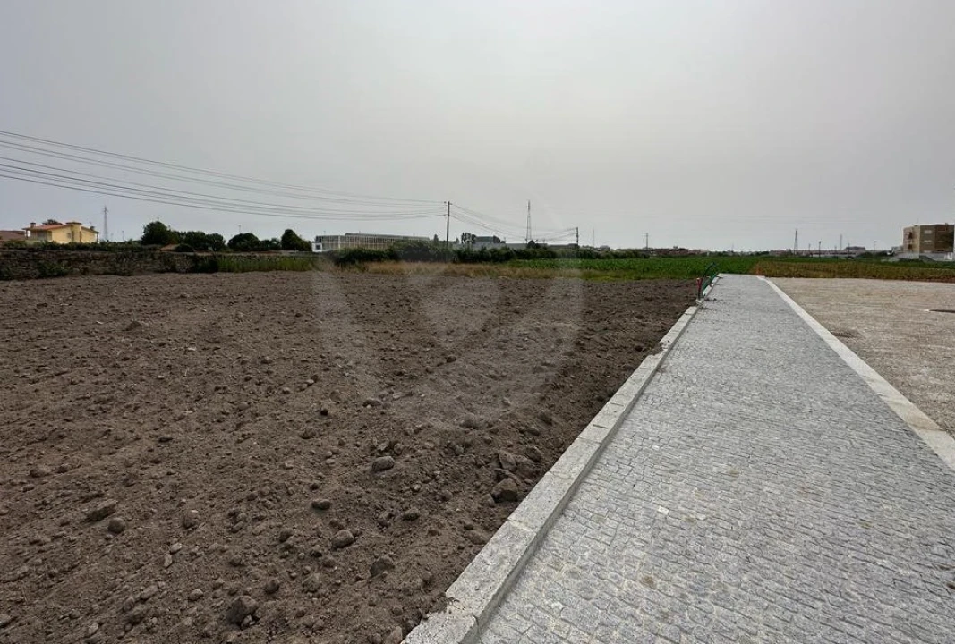 Terreno para Venda em Póvoa de Varzim, Beiriz e Argivai Foto 1