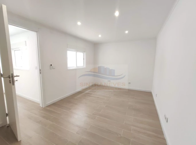 Apartamento T2 para Venda em Águas Livres Foto 5