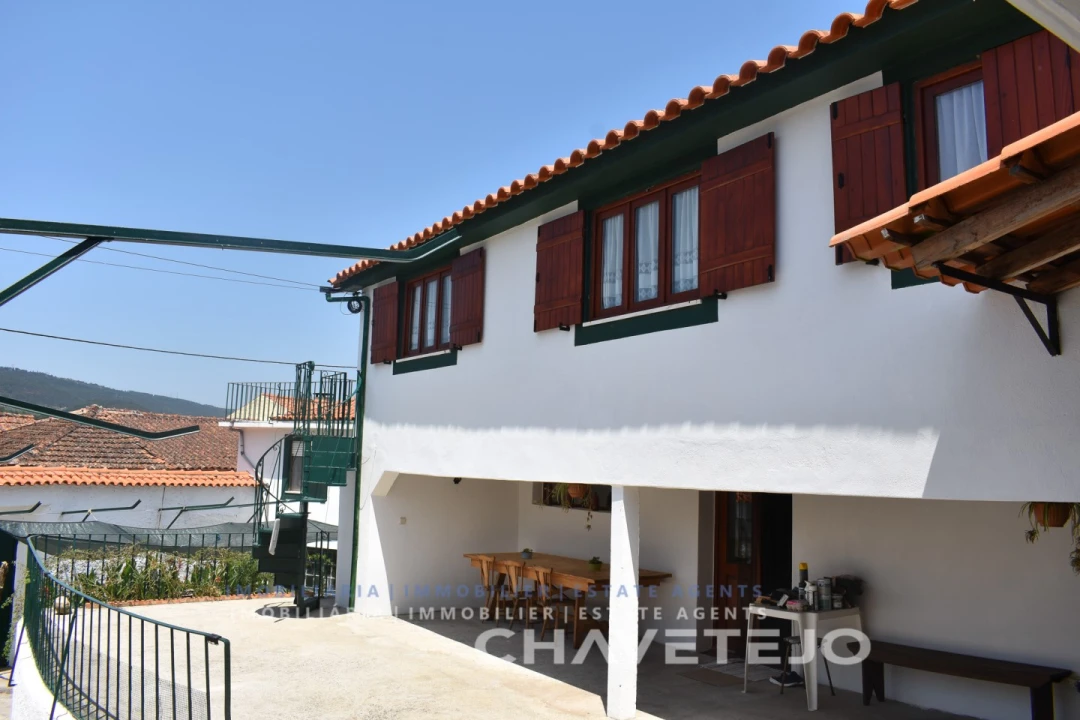 Moradia T4 para Venda em Lavegadas Foto 4