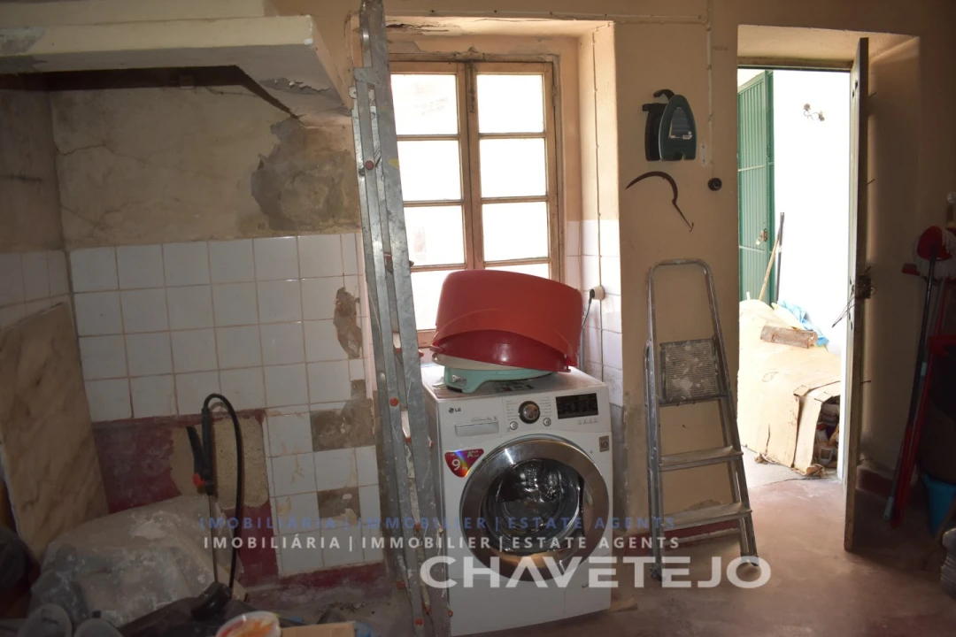 Moradia T4 para Venda em Lavegadas Foto 6