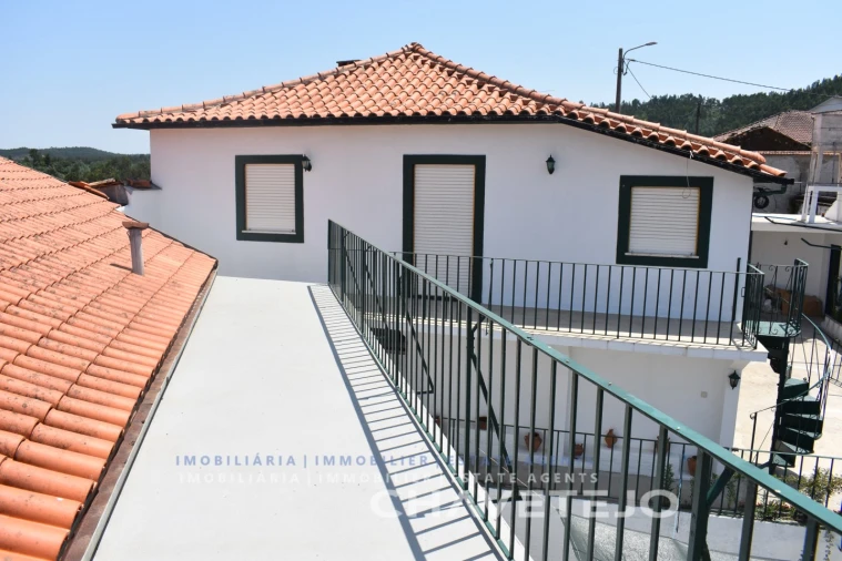 Moradia T4 para Venda em Lavegadas Foto 5