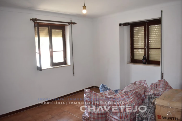 Moradia T4 para Venda em Lavegadas Foto 16