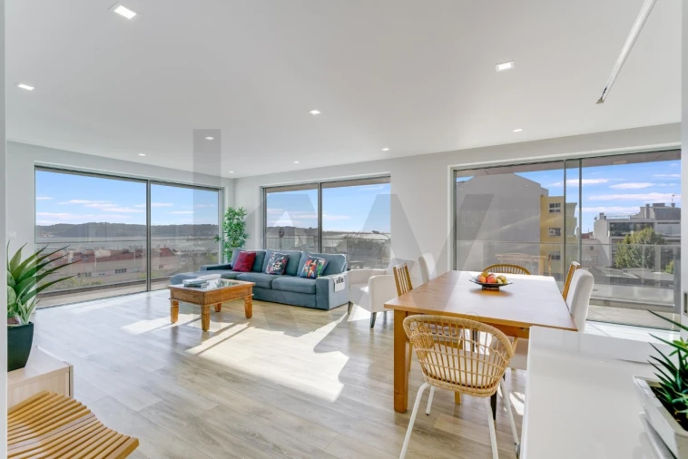 Apartamento T3 para Venda em Algés, Linda-A-Velha e Cruz Quebrada-Dafundo Foto 2