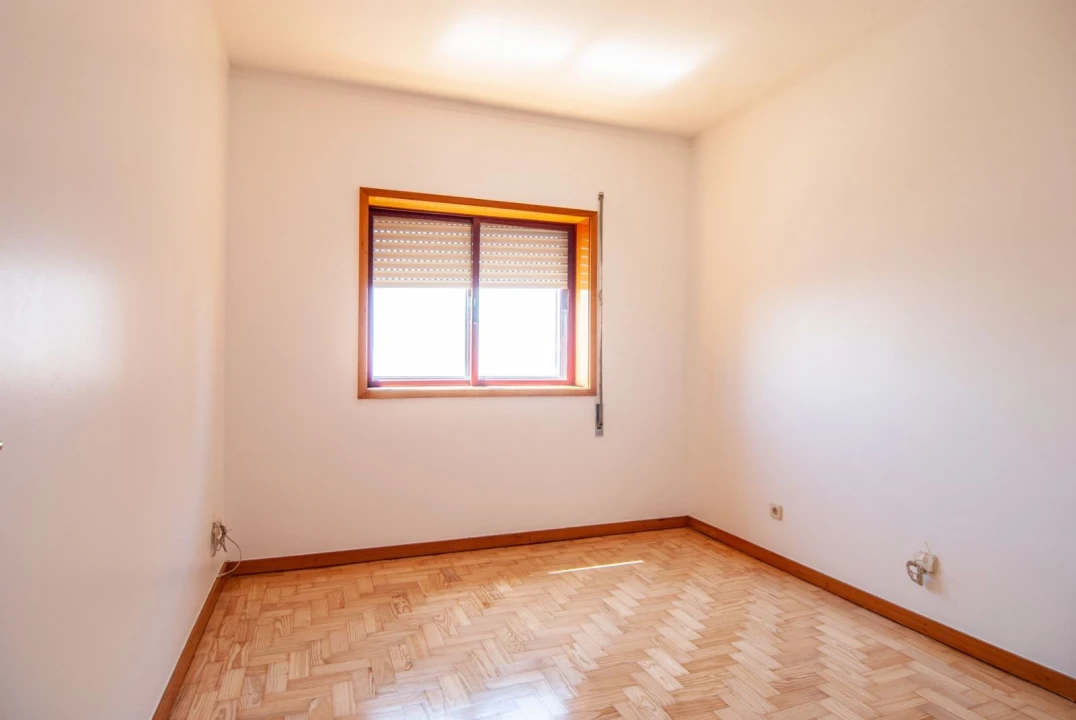 Apartamento T3 para Arrendamento em Vilar de Andorinho Foto 7