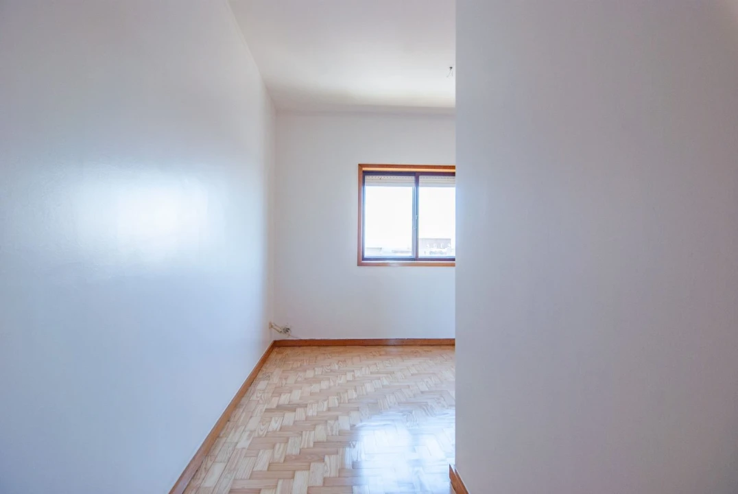 Apartamento T3 para Arrendamento em Vilar de Andorinho Foto 9