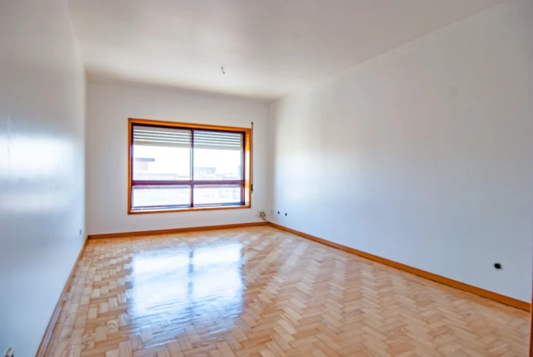 Apartamento T3 para Arrendamento em Vilar de Andorinho Foto 2