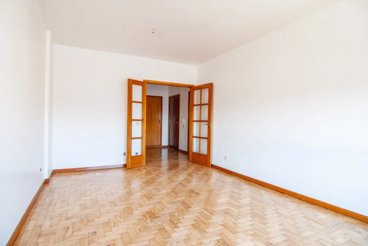 Apartamento T3 para Arrendamento em Vilar de Andorinho Foto 3