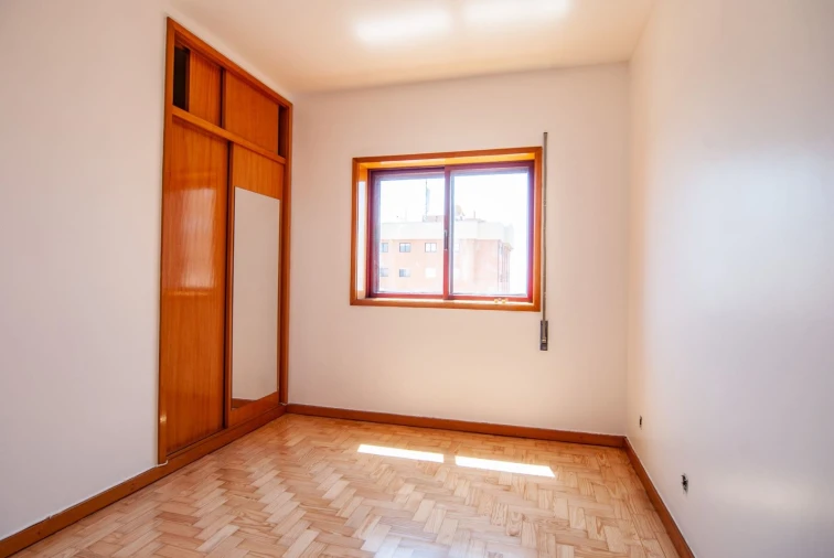 Apartamento T3 para Arrendamento em Vilar de Andorinho Foto 8