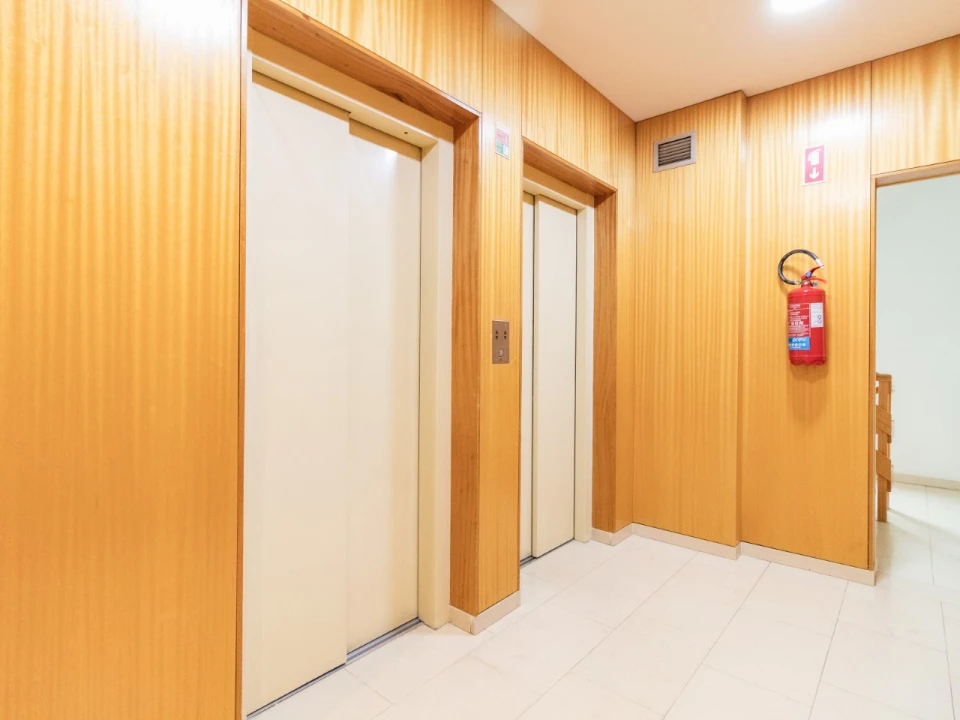 Apartamento T2 para Arrendamento em Santo Antonio dos Olivais Foto 14