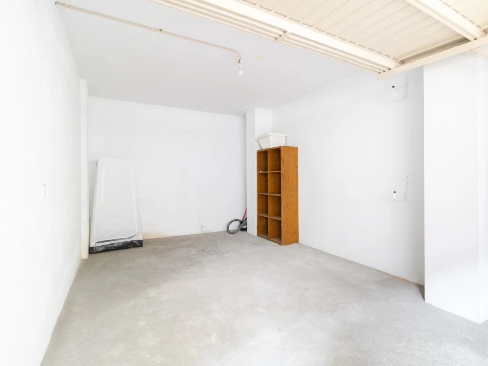 Apartamento T2 para Arrendamento em Santo Antonio dos Olivais Foto 15