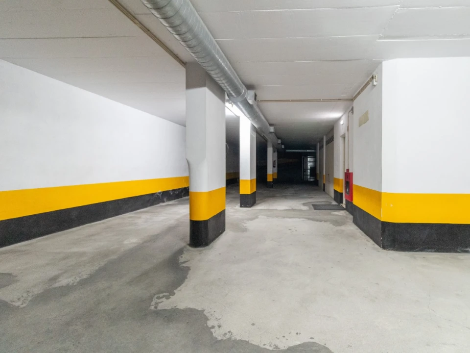 Apartamento T2 para Arrendamento em Santo Antonio dos Olivais Foto 16