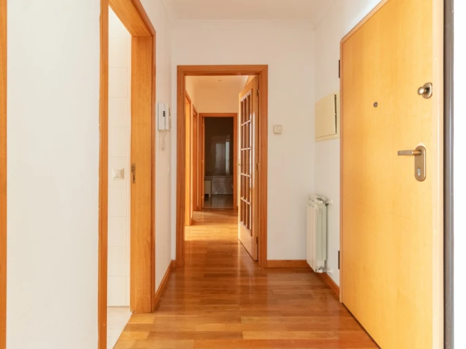 Apartamento T2 para Arrendamento em Santo Antonio dos Olivais Foto 3