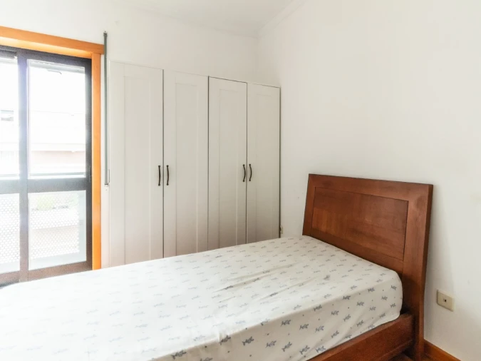 Apartamento T2 para Arrendamento em Santo Antonio dos Olivais Foto 10